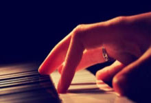 主力量能突破警报！‘钱袋堆金+红箭穿云’双信号共振日，就是游资点火时！（附预警公式）