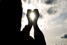 别等涨停才后悔！游资御用‘双响炮’指标：钱袋红箭齐发=主力冲锋号！今夜安装明日擒牛（开源）